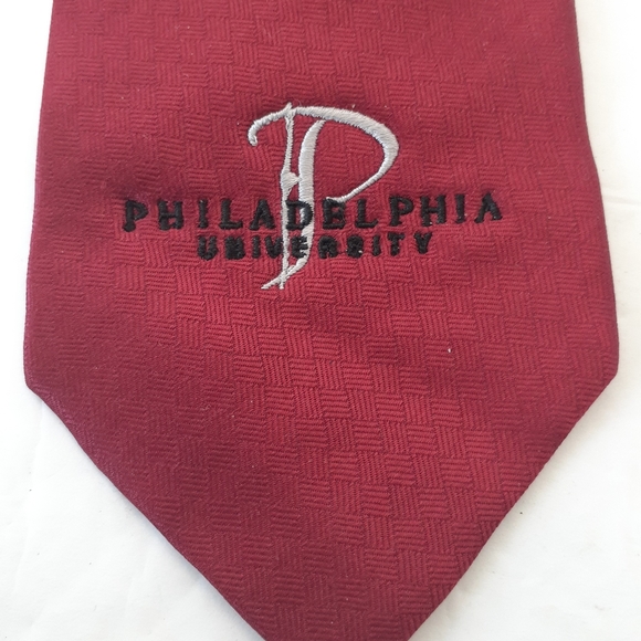 Vintage University of Philadelphia Custom Silk Embroidered Mens Necktie - Picture 6 of 7